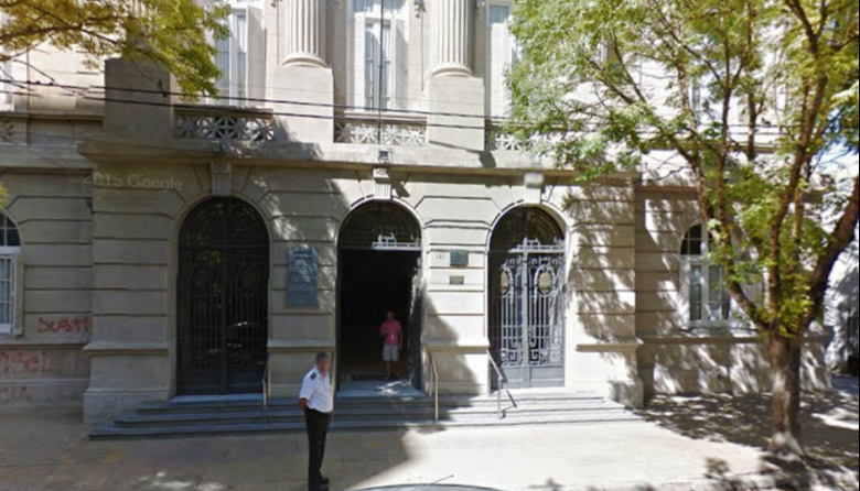 Condenado por vender armas en WhatsApp, pero evitará la cárcel por la sobrepoblación en una unidad penal