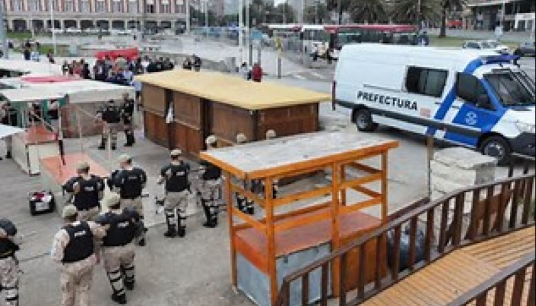 Demolieron la Feria de la Bristol y más de 200 familias quedaron sin su fuente de trabajo