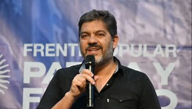 Operaron de urgencia en Barcelona a Carlos Bianco durante la gira de Kicillof