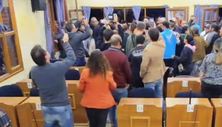 Escándalo en el Concejo de Villa Gesell: violencia, insultos y sesión suspendida