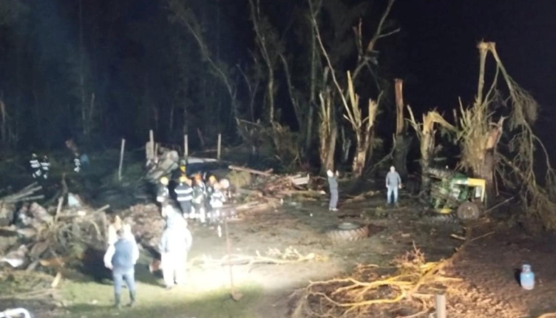 Un tornado provocó graves destrozos en Las Flores y dejó cuatro personas heridas