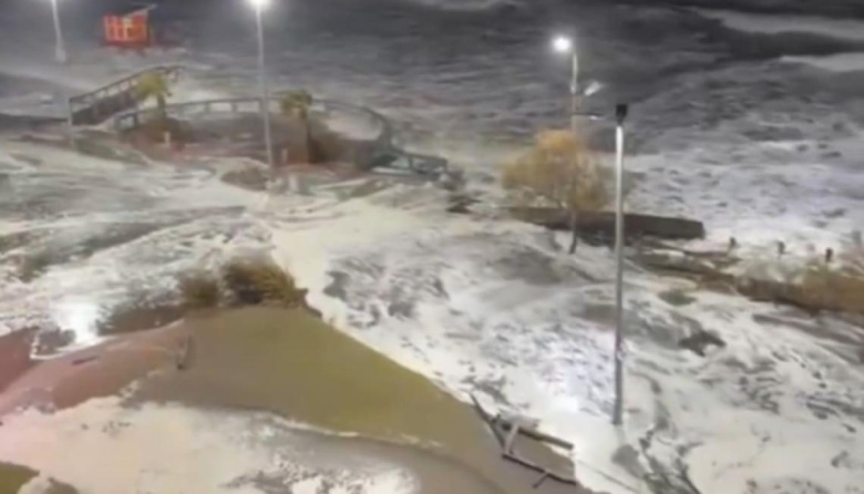 Temporal azota la Costa Atlántica: inundaciones, evacuados y alerta por fuertes vientos