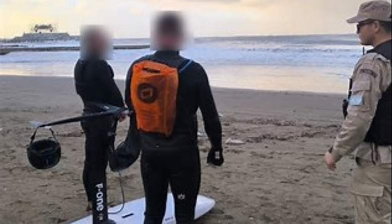 Rescataron a dos hombres que practicaban parawing en pleno temporal en Mar del Plata