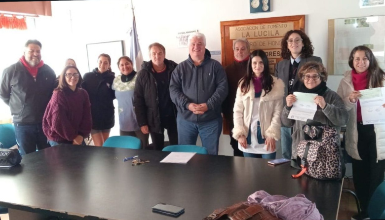 La Feria Artesanal de La Lucila del Mar volvió a convertirse en apoyo para la educación