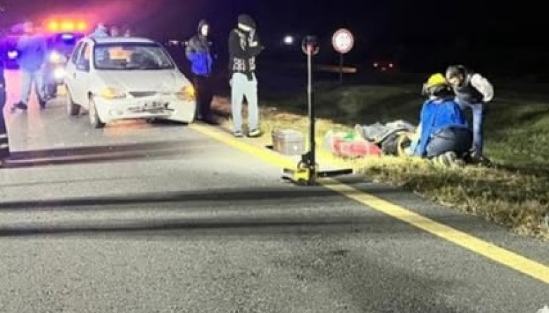 Dos heridos leves tras un choque entre un auto y una moto en Ruta 11