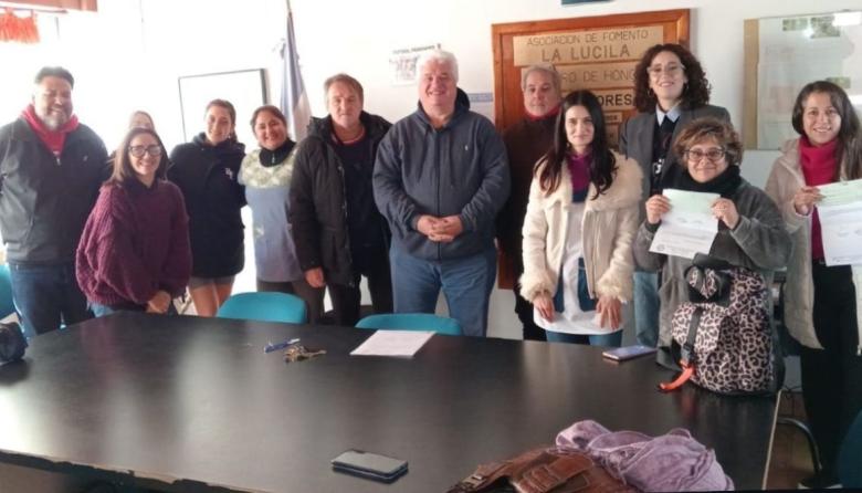 La Feria Artesanal de La Lucila del Mar volvió a convertirse en apoyo para la educación