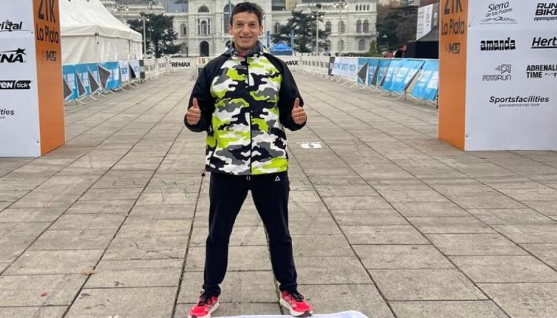 Diego Galván brilló en la Media Maratón Ciudad de La Plata y ganó su categoría