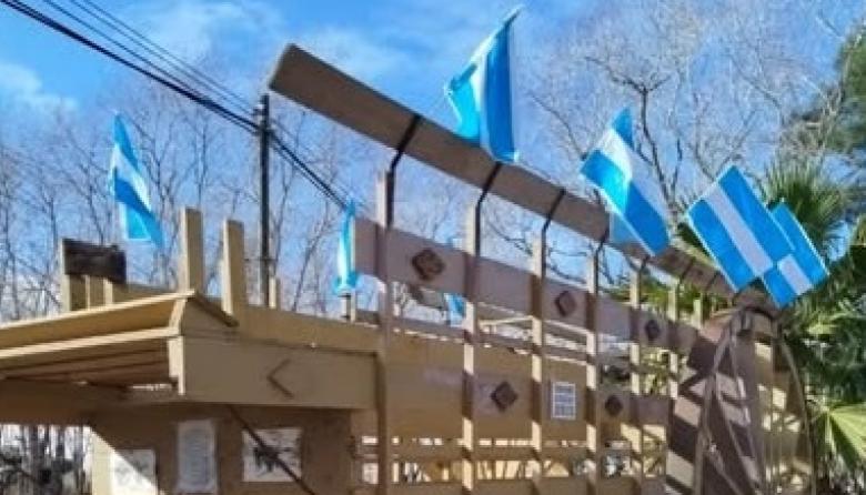 Robaron las banderas de la histórica carreta de la plazoleta José Carlos Cuadrado Cortes