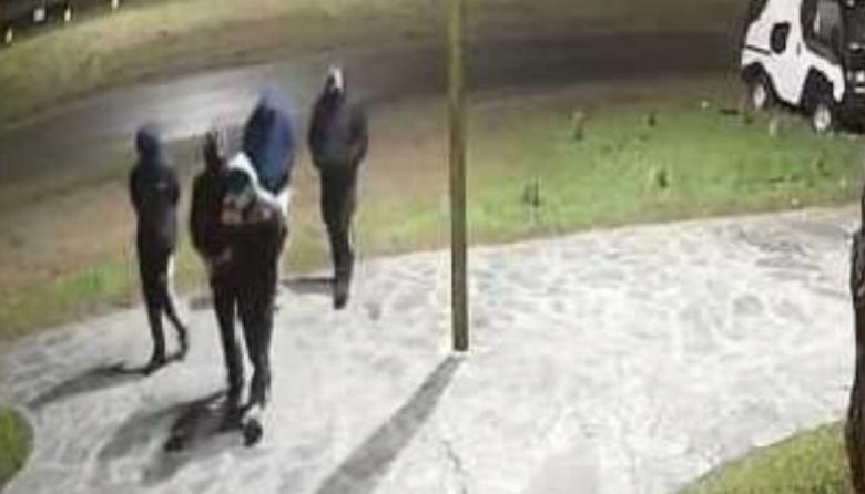 Vandalizaron comercios y robaron en dos cabañas durante la madrugada