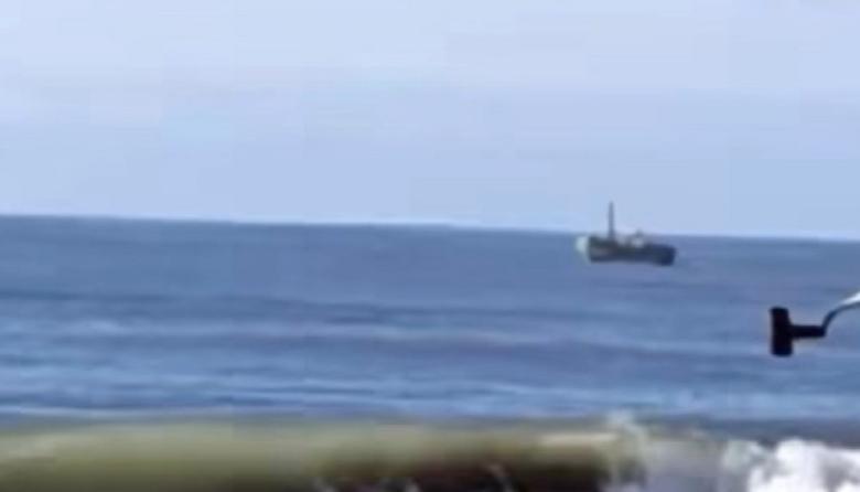 Denuncian presunta depredación pesquera por la presencia de barcos de arrastre cerca de la costa