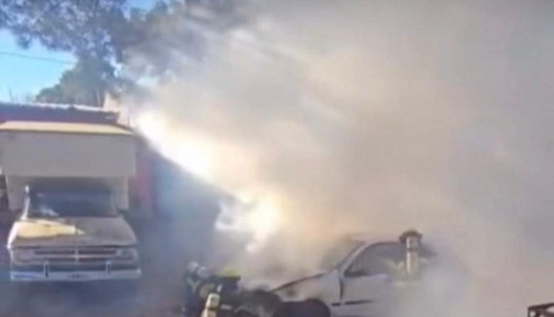 Un vehículo se incendió por completo entre Nueva Atlantis y Punta Médanos