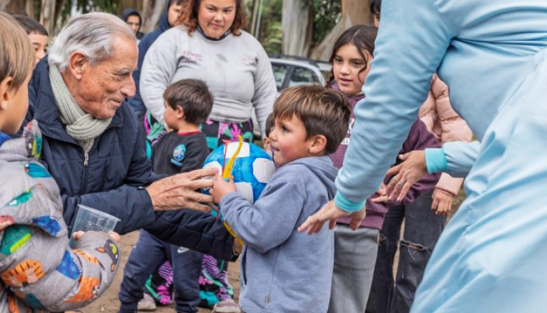 “Cumple Fiesta”: Juan de Jesús compartió con los chicos  en San Clemente
