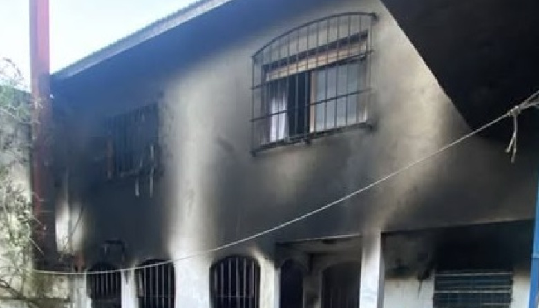 Un incendio destruyó gran parte de una vivienda y lanzan una campaña para ayudar a la familia afectada