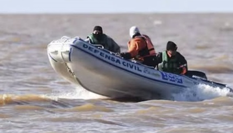 Hallan pertenencias de los pescadores desaparecidos y refuerzan los rastrillajes en la Bahía Samborombón