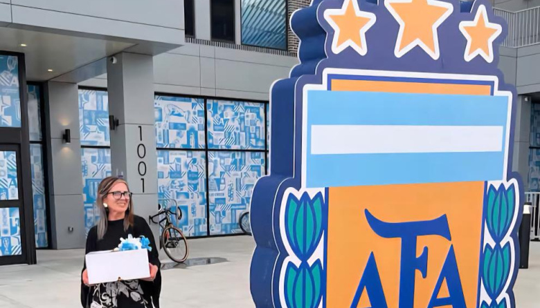 La Torta Argentina de Dolores llegó a la mesa de la Scaloneta para celebrar el Día de la Independencia