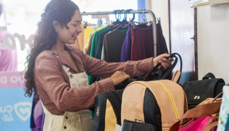El Mercado de Productos Costeros ofrece sabores regionales y producción local durante todo el año