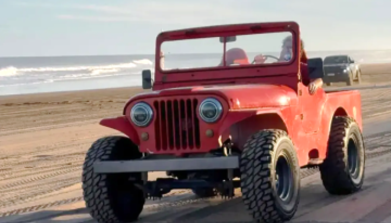 Murió un hombre de 35 años tras volcar con un Jeep en una zona de médanos