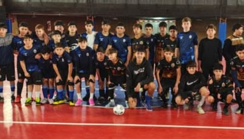 Jóvenes de General Lavalle y San Clemente compartieron un encuentro de futsal durante las vacaciones de invierno