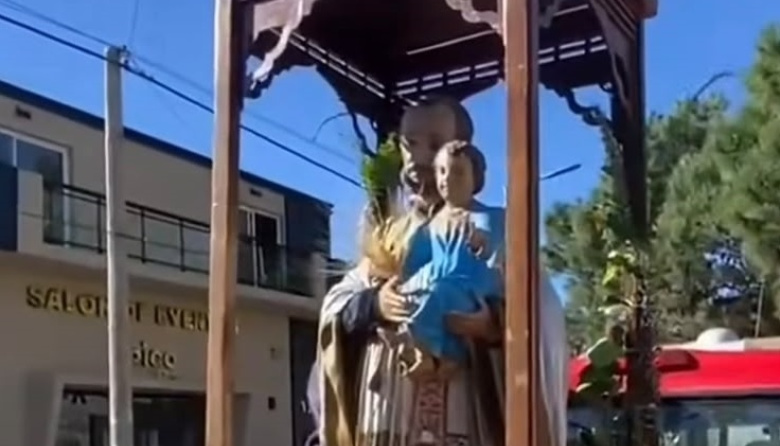 Emoción en Pavón: la procesión de San Cayetano se detuvo para recordar a Cristian