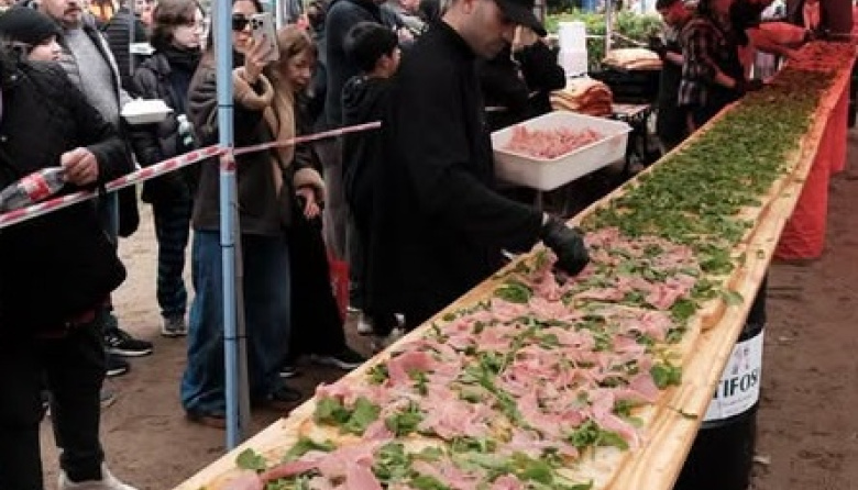 12 metros de sabor: Villa Gesell elaboró la focaccia más larga del país