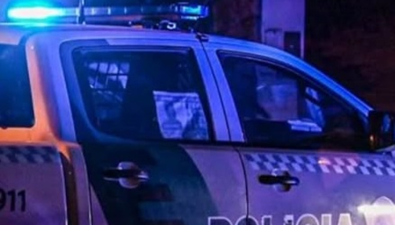 Un auto quedó completamente destruido tras incendiarse en Mar del Tuyú