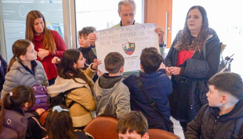 Estudiantes del Colegio Modelo recorrieron el Palacio Municipal y el Concejo Deliberante