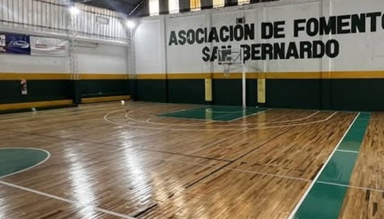 Fomento San Bernardo inauguró la primera cancha de parquet del Partido de La Costa