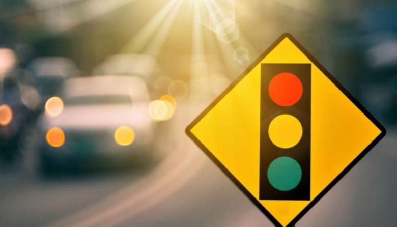 Se filmó tomando whisky al volante y burlándose en la Ruta 2