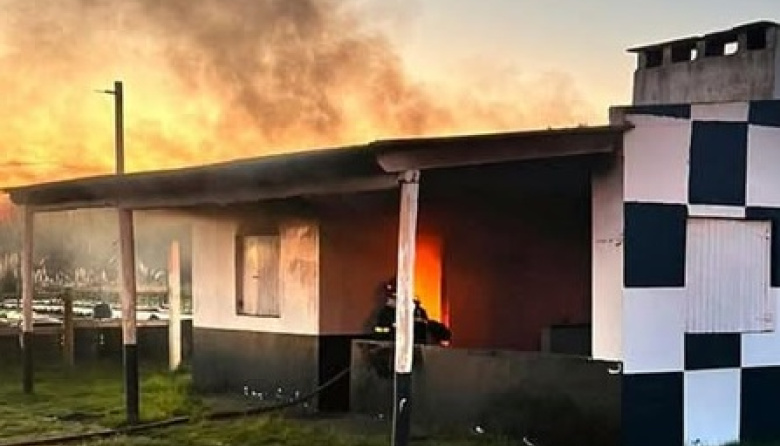 Se incendió una construcción dentro de un kartódromo frente a Costa del Este