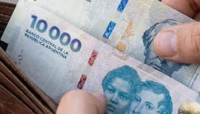 El salario mínimo aumentará de manera escalonada hasta abril de 2027