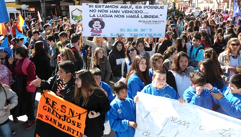 Mar de Lápices reunió a estudiantes, docentes y vecinos en Santa Teresita