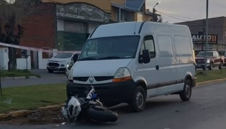 Trágico accidente en Mar de Ajó: murió un conocido comerciante tras chocar su moto contra una camioneta