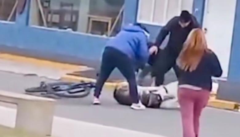 Un menor resultó herido al intentar separar a dos perros en las inmediaciones de una escuela
