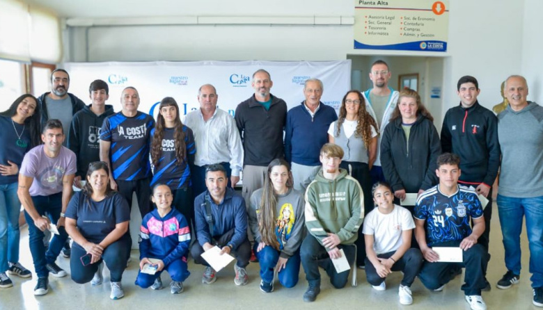 La Costa reconoció a deportistas que representan al distrito en competencias locales, nacionales e internacionales