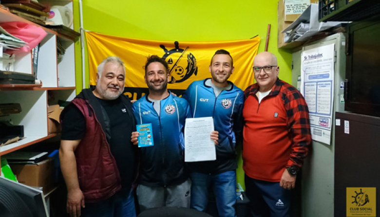 El Club de Pesca y Aula de Mar renovaron su convenio para impulsar las clases de SUP en San Clemente