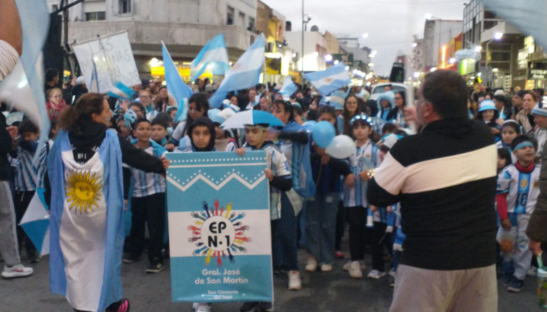 San Clemente del Tuyú volvió a demostrar la fuerza de su comunidad con un multitudinario desfile institucional