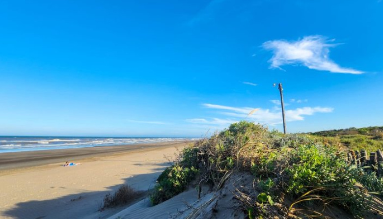 Realizarán jornadas de formación sobre la erosión costera en La Costa