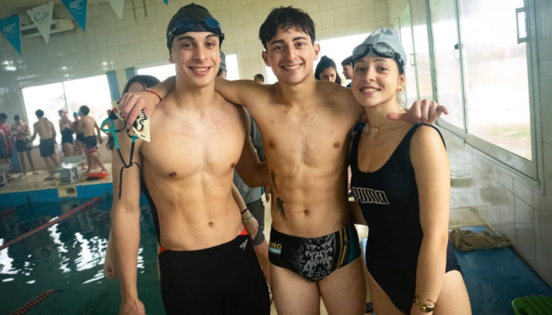 Las Olimpiadas Escolares tienen dos líderes tras la jornada de natación