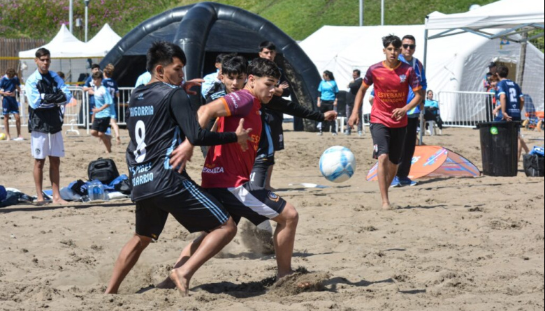 Orgullo costero: emotivo recibimiento a los deportistas de deporte adaptado tras su destacada participación