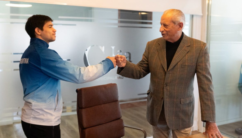 Juan de Jesús recibió a Lucas Vilar tras sus tres medallas en los Juegos Suramericanos y el récord argentino en China