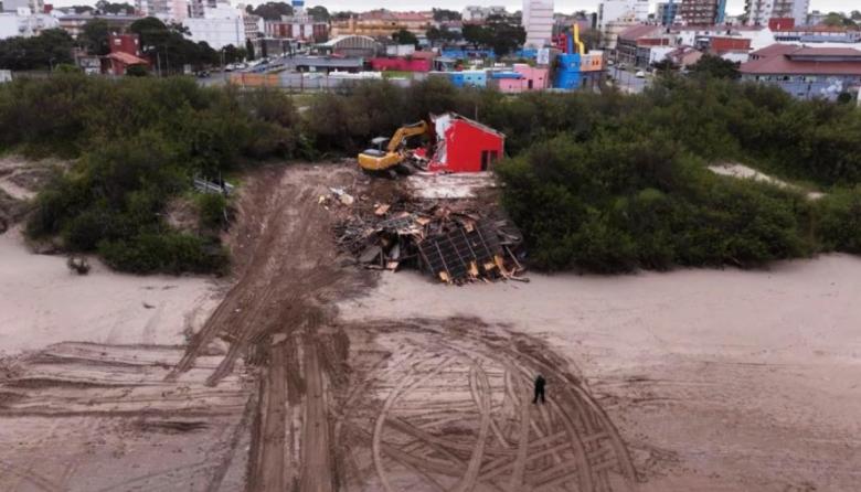 Demolieron el balneario Macarena y avanzarán con otras cuatro estructuras en Santa Teresita