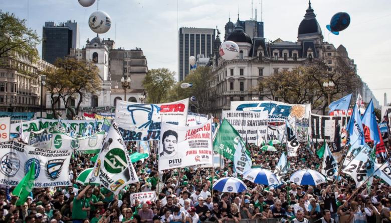 La trampa del mérito: cuando la precariedad se disfraza de libertad.