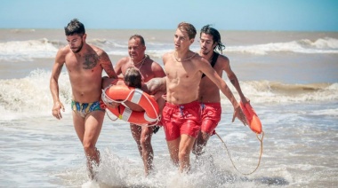Impresionante rescate de guardavidas en Costa del Este asistidos por cadena humana, bañistas y cuatriciclos