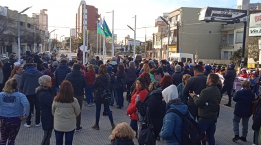 Protesta en San Clemente del Tuyú en rechazo a la radicación en la localidad del femicida Fabián Tablado