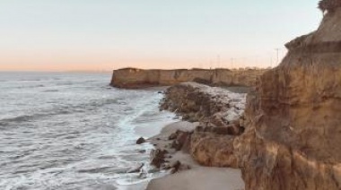 Apuntan contra el municipio de Mar del Plata tras el derrumbe del acantilado que causó la muerte de un turista español