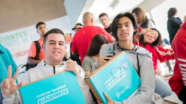 Ya se entregaron 610 computadoras a estudiantes secundarios del Partido de La Costa