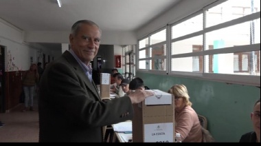 Candidato a intendente de La Costa llama a reforzar la democracia tras emitir su voto