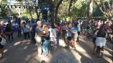 Con "la torta gigante", espectáculos y música, San Clemente del Tuyú celebró los 88 años de su fundación