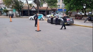 Controles municipales relevando uso de casco y caños de escape en motos