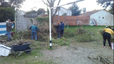 La Agrupación "Somos Andando" realiza acopio y entrega comunitaria de leña a vecinos del Barrio Juan XXIII